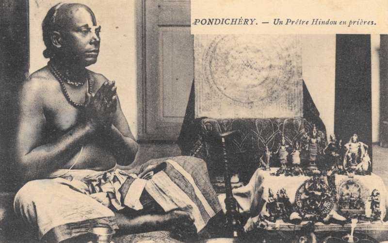 11-04 - Pondichery - pretre hindou - priere